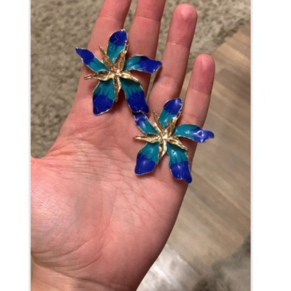 Ocean Blue Flower Earrings - Picture 3 of 4